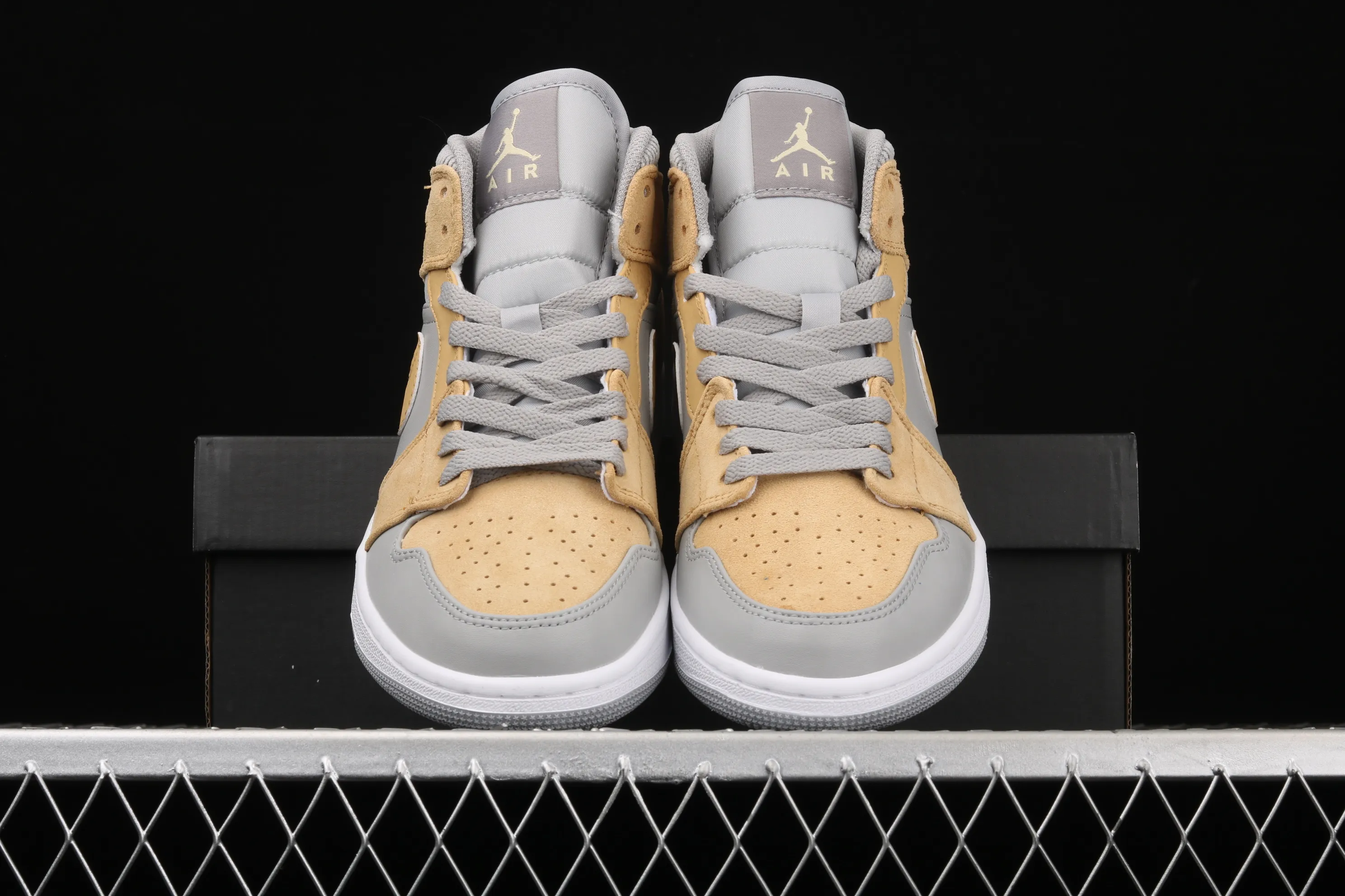 All categories Air Jordan Jordan series basketball shoes Air Jordan 1 Mid Air Jordan 1 Mid AJ1 Joe 1 Zhongbang Maca color yellow cement gray basketball shoes DA4666-001
